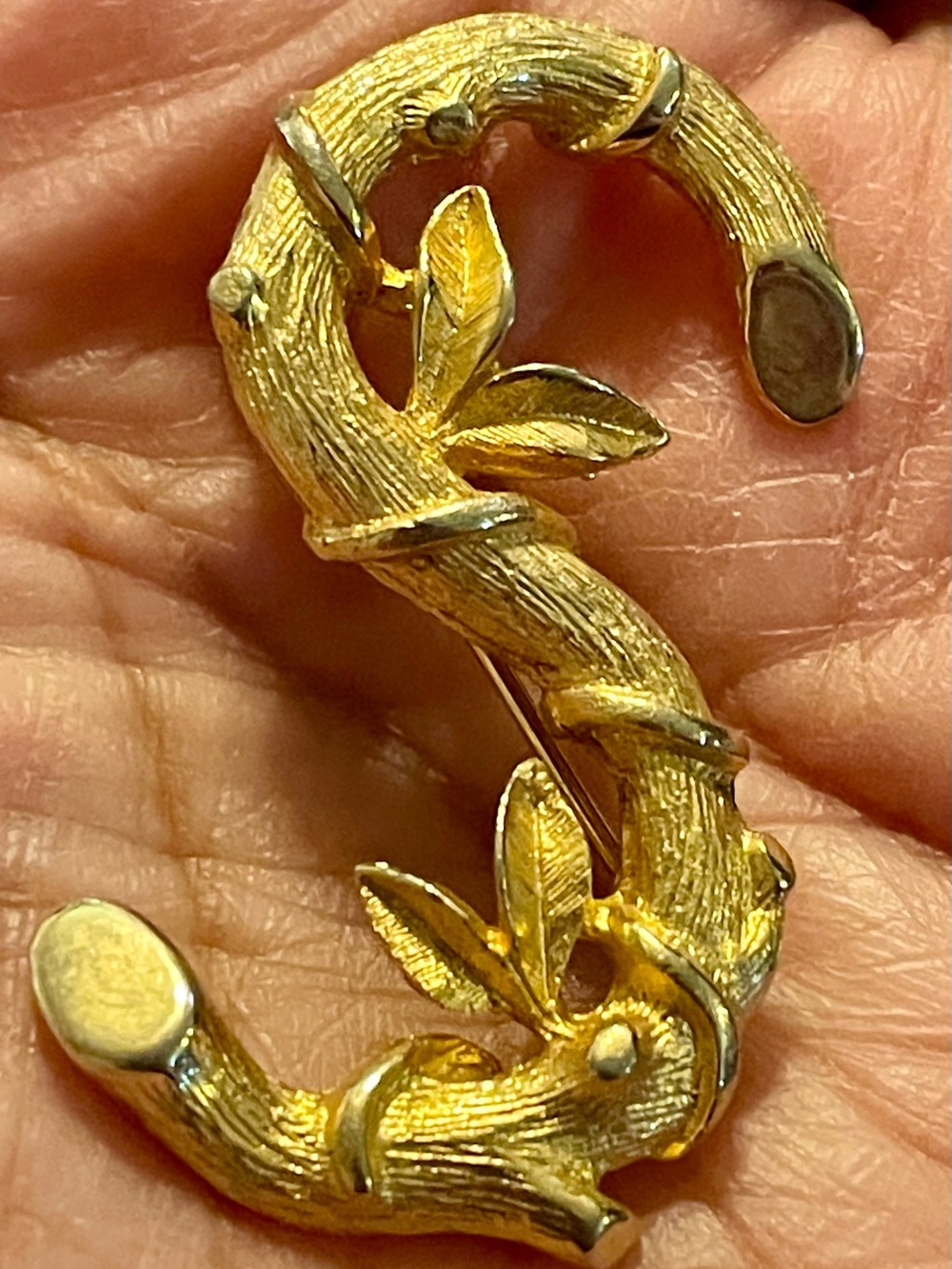 Sarah Coventry Gold Leaf Vine Brooch